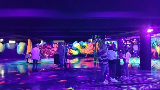 Schwarzlicht Semester Minigolf Essen